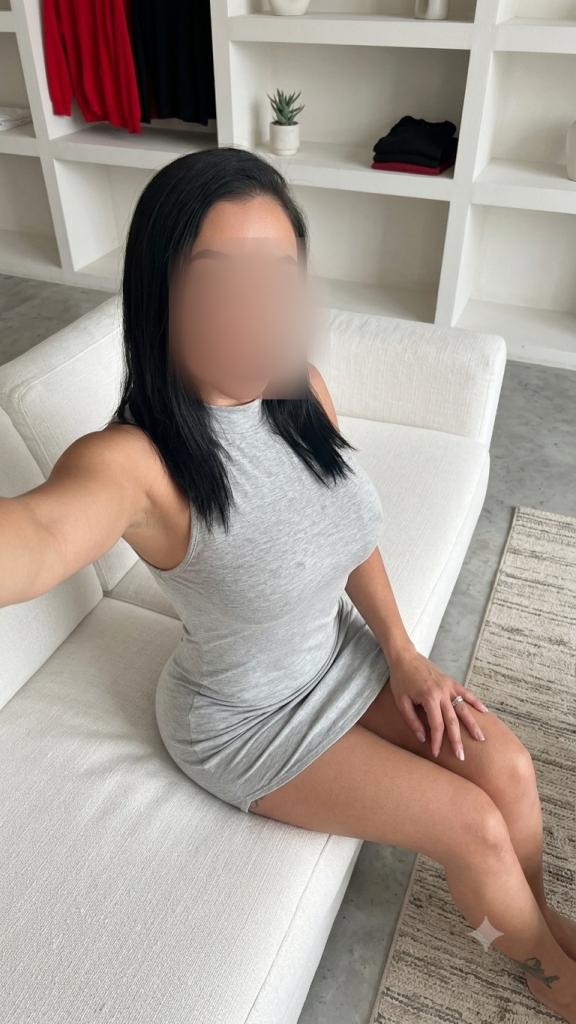 605278147: Chica busca chico en La Coruña