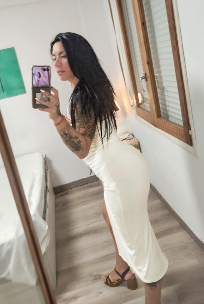 685095317: Chica busca chico en Ibiza