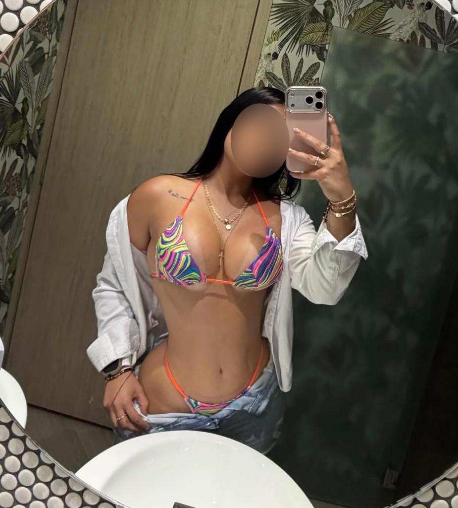 661823471: Chica busca chico en La Coruña