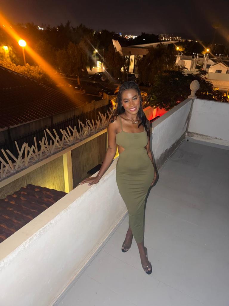 697761542: Chica busca chico en Tenerife