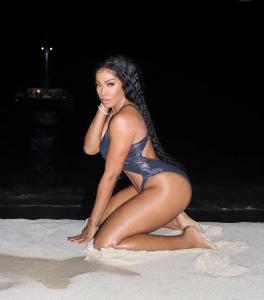 611298339: Chica busca chico en Barcelona