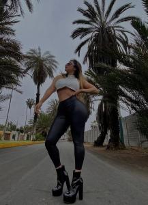 623438135: Chica busca chico en Valencia