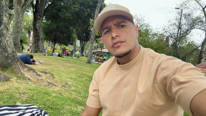 745016087: Chica busca chico en Sevilla
