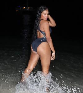 611298339: Chica busca chico en Barcelona