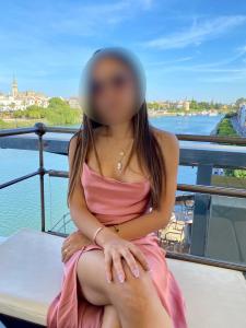 624070479: Chica busca chico en Gerona