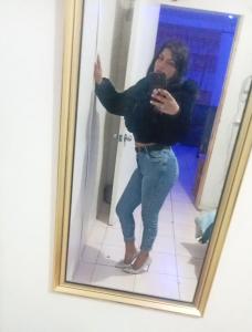 607153650: Chica busca chico en Barcelona