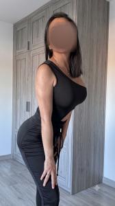605278147: Chica busca chico en La Coruña
