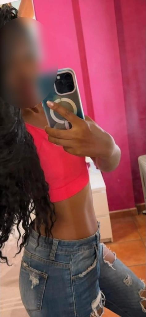 672078347: Chica busca chico en Sevilla