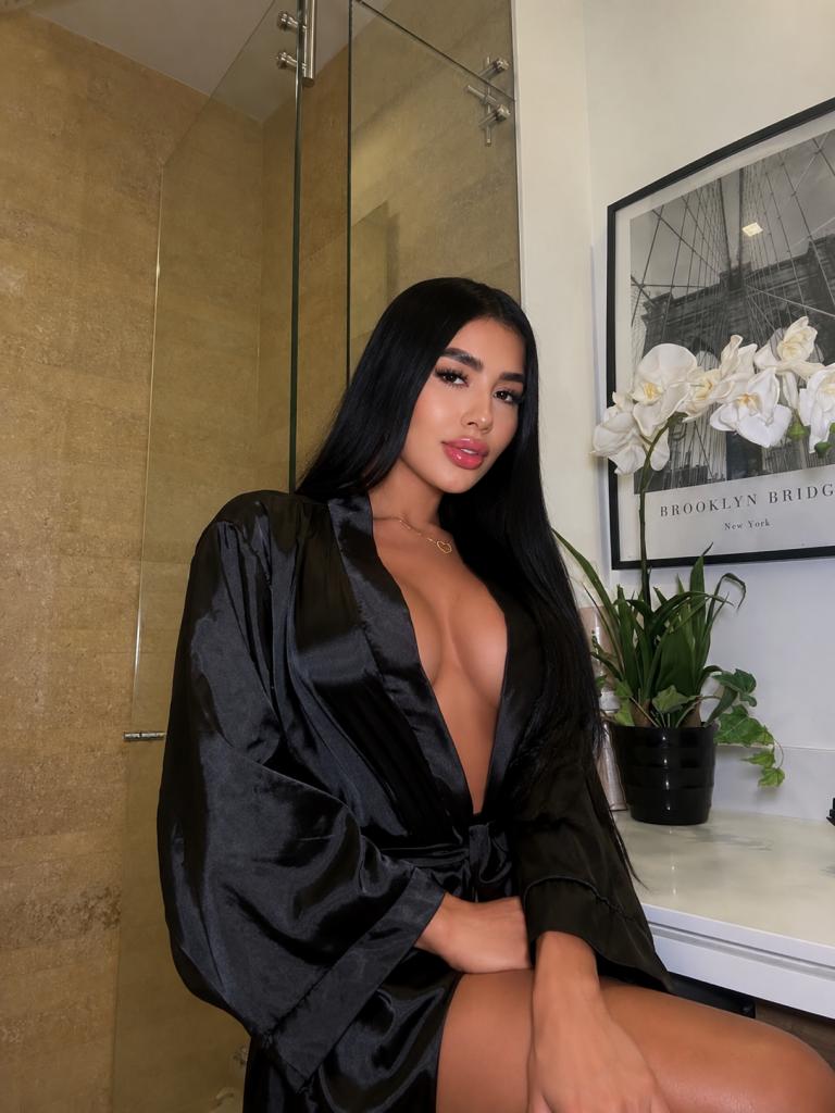 Chica busca chico en Málaga: Chica busca chico