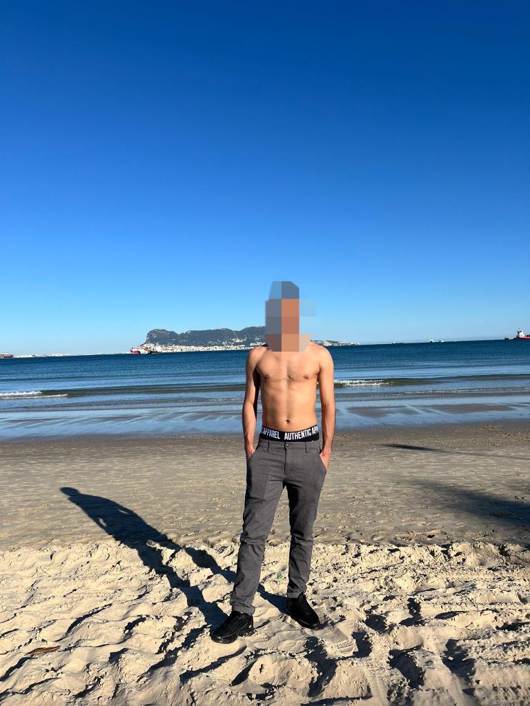 613803725: Chico busca chica en Cádiz