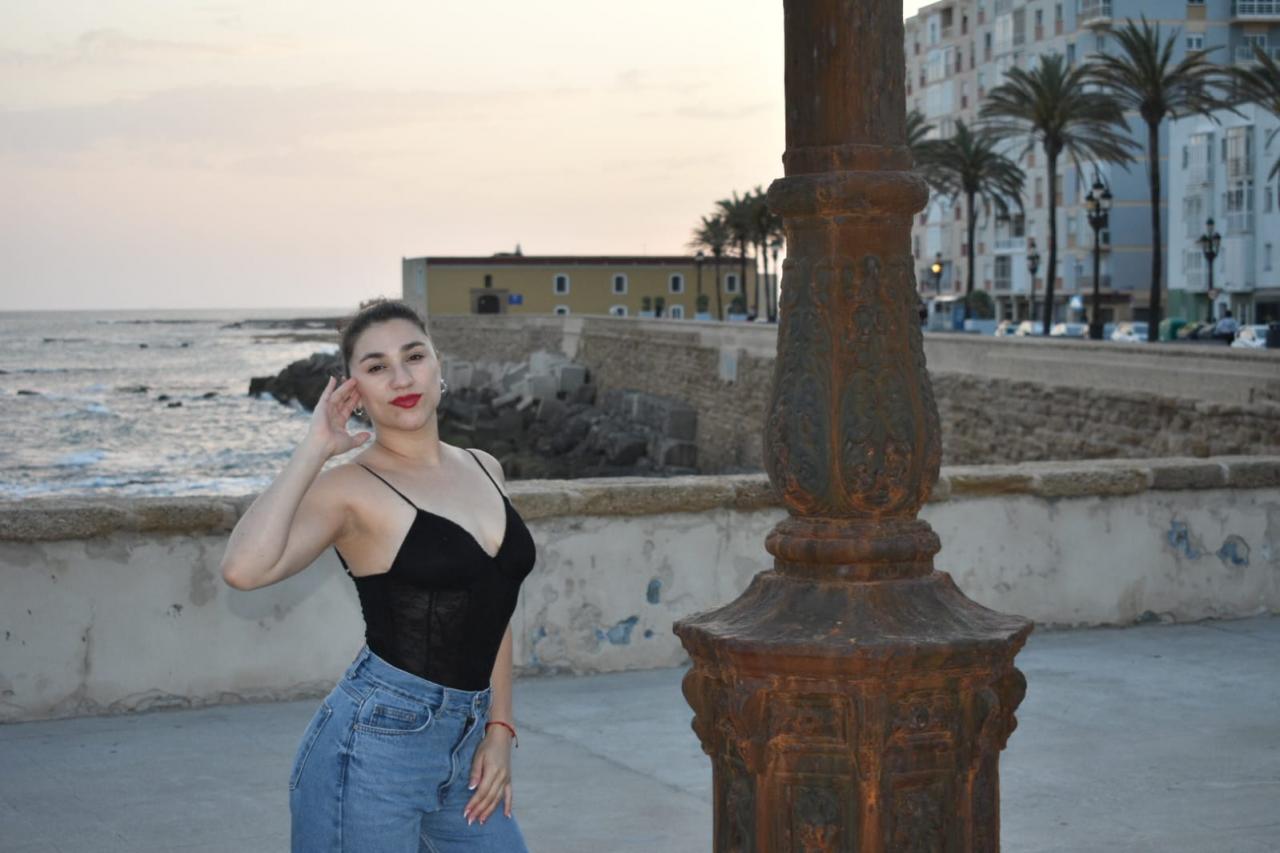 Chica busca chico en Cádiz: 