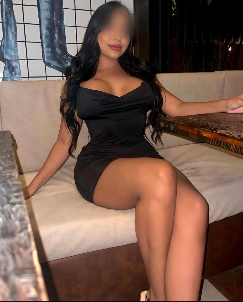 607078269: Chica busca chico en Sevilla