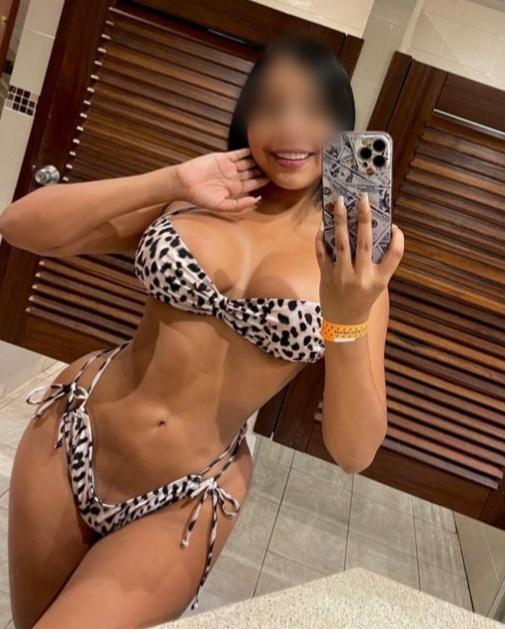 607078269: Chica busca chico en Sevilla