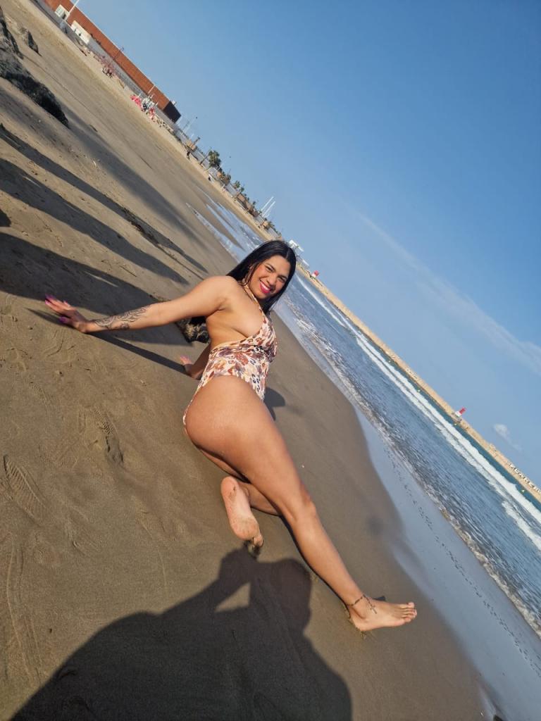 663045814: Chica busca chico en Gerona
