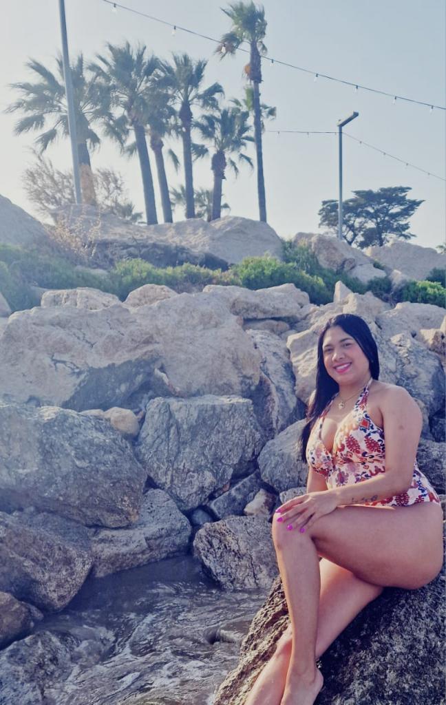 663045814: Chica busca chico en Gerona