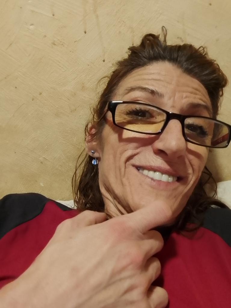 672570338: Chica busca chico en Valencia