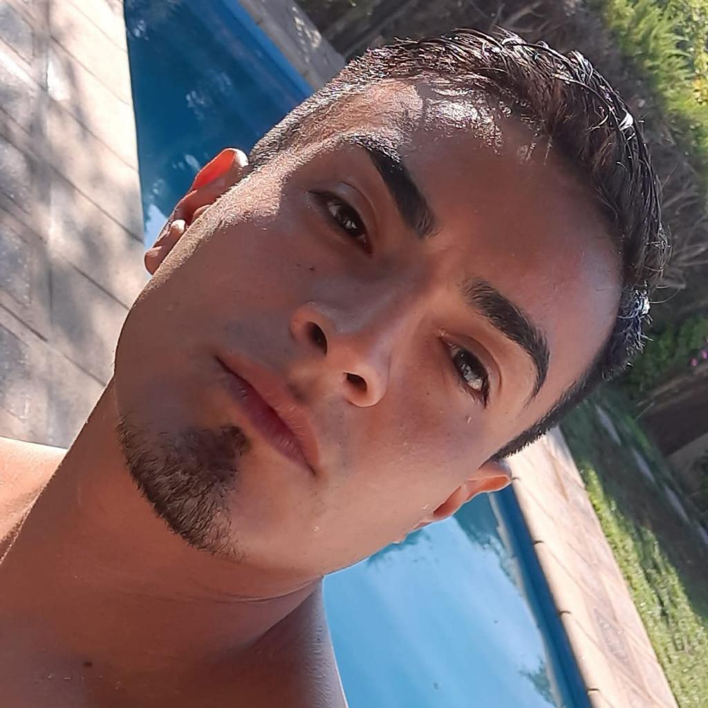 647731341: Chico busca chica en Valencia