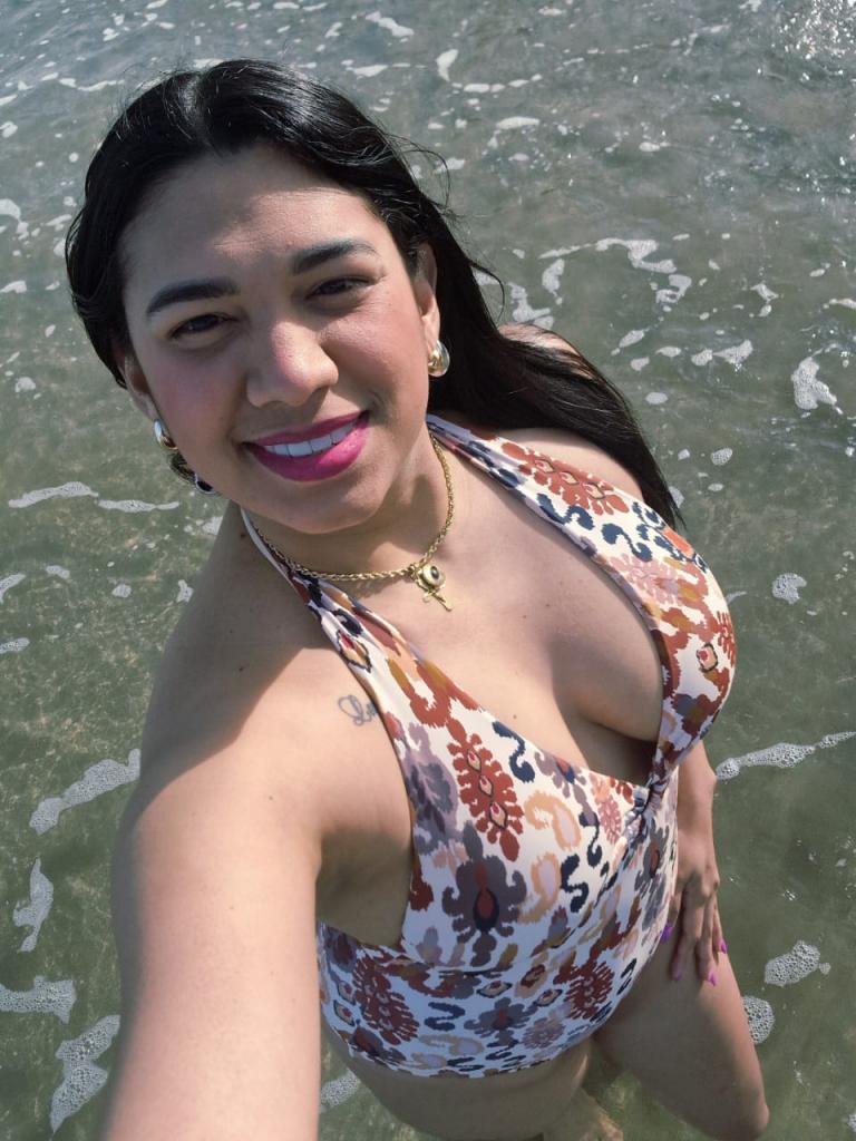 663045814: Chica busca chico en Gerona