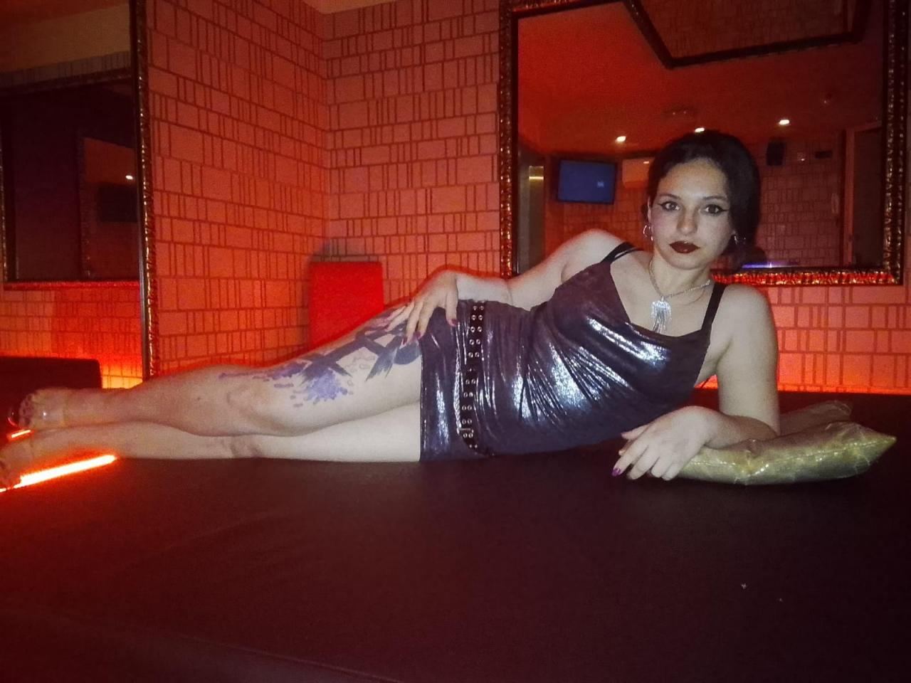 607514896: Chica busca chico en Barcelona
