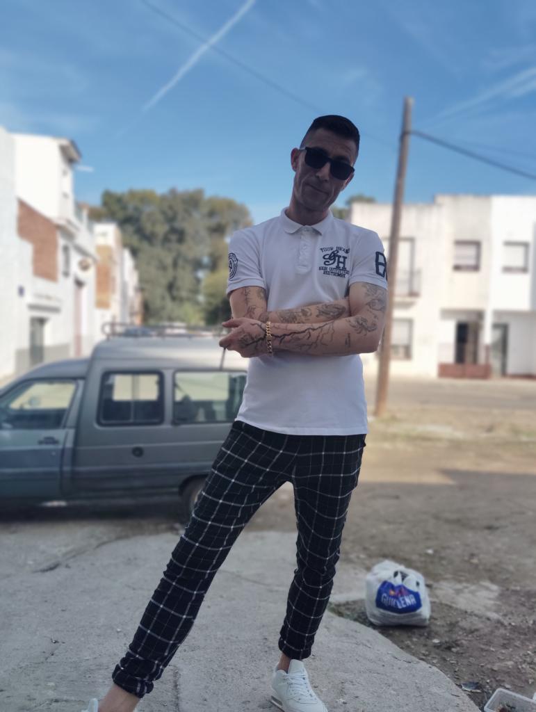 Chico busca chica en Sevilla: 