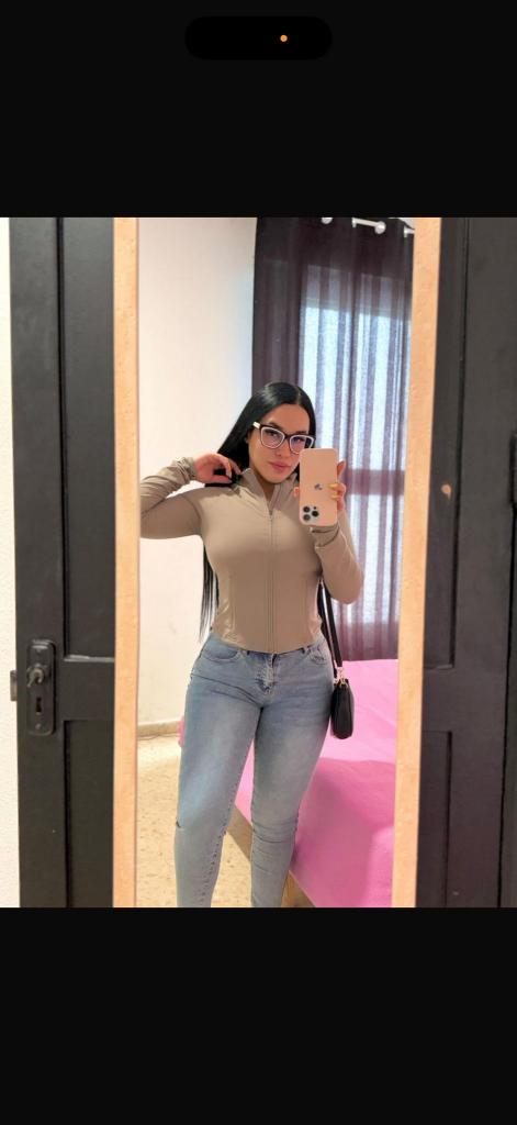 677313954: Chica busca chico en Barcelona