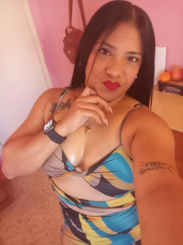641030164: Chica busca chico en Gerona