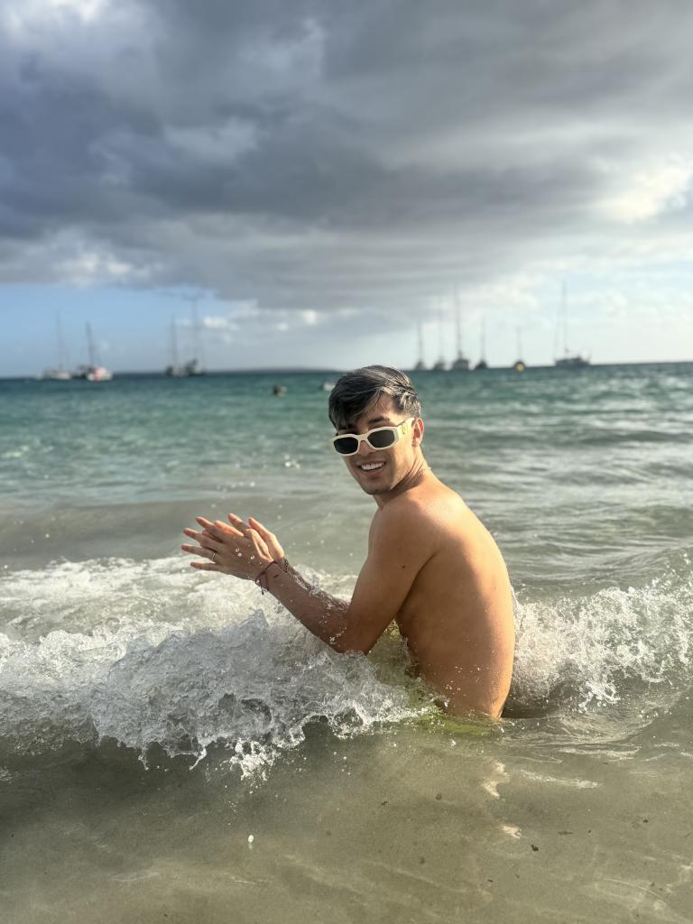 663936078: Chico busca chica en Ibiza