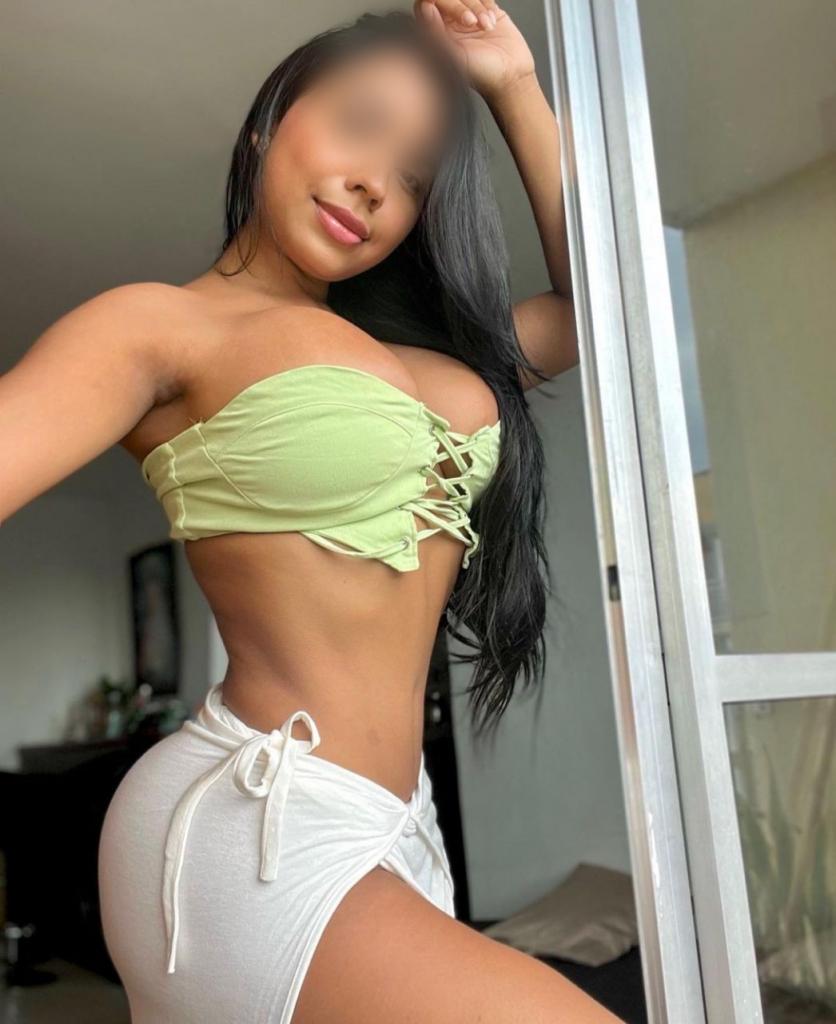 607078269: Chica busca chico en Sevilla