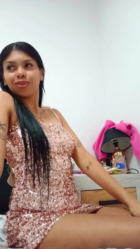 617553089: Chica busca chico en Sevilla