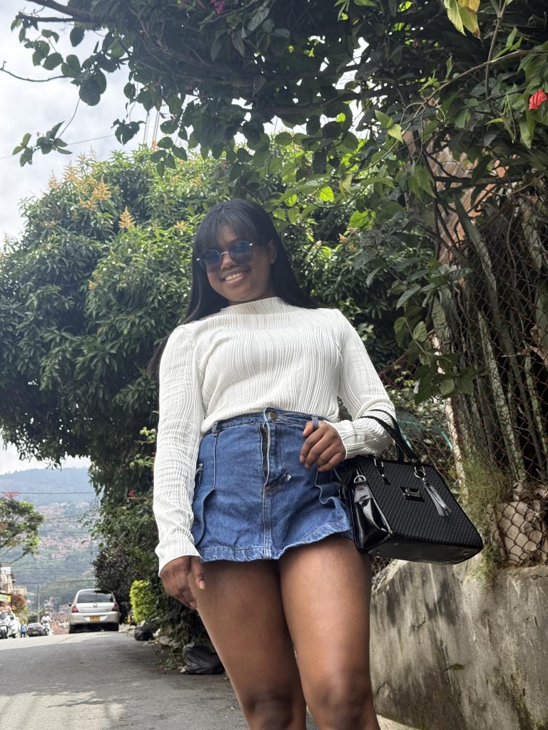 672558616: Chica busca chico en Sevilla