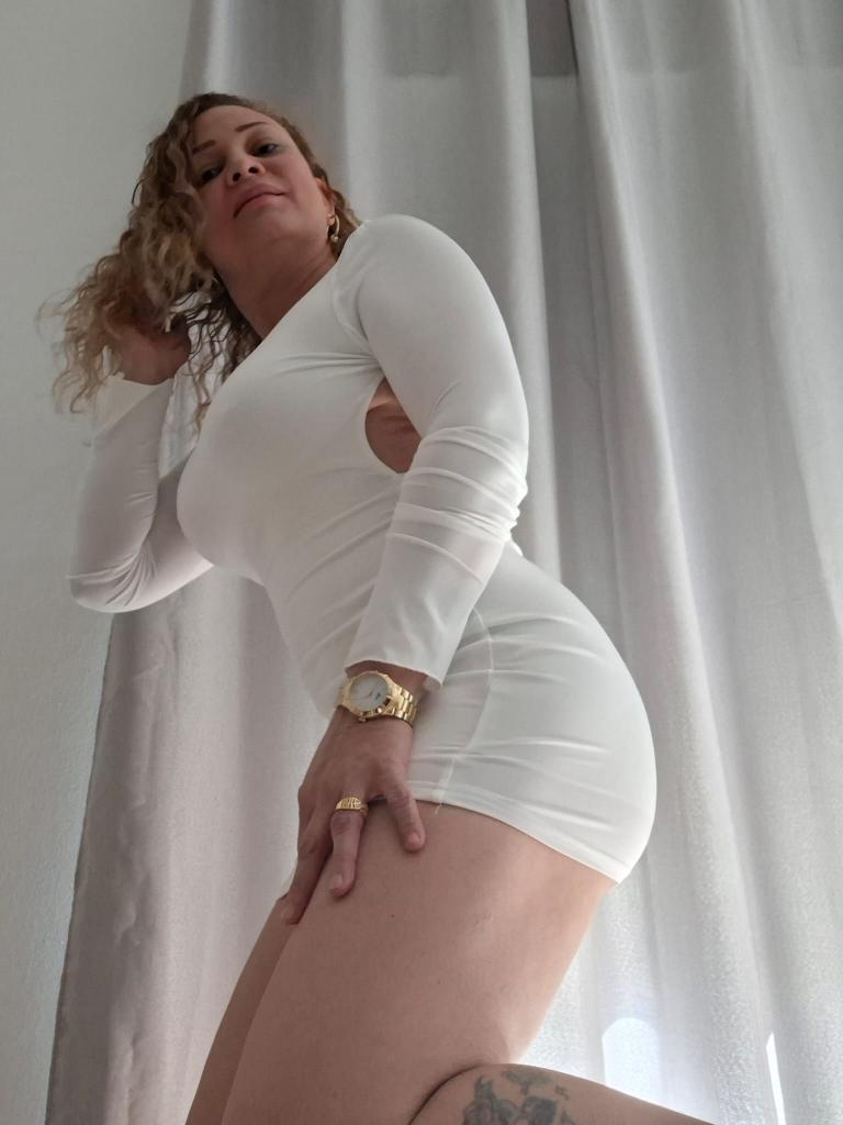 Chica busca chico en Menorca: 