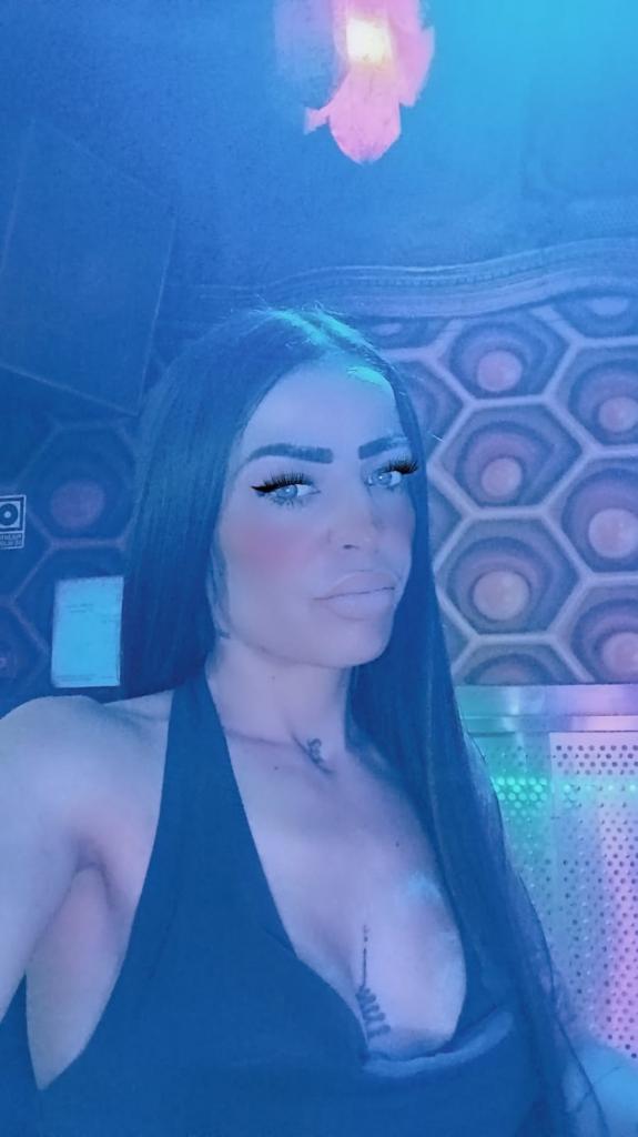 Chica busca chico en Almería: 