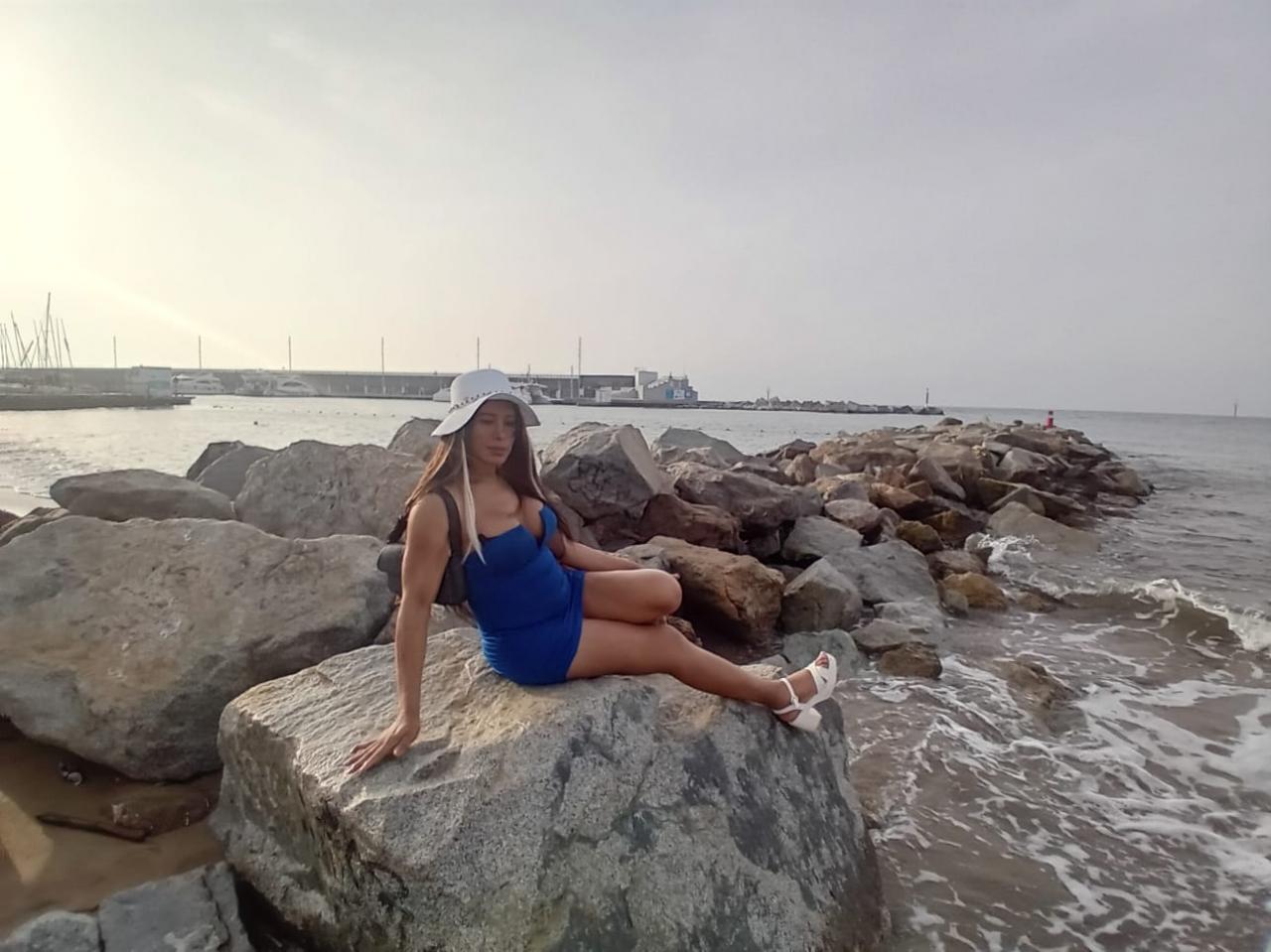 742064087: Transexual en Gerona