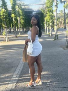 672558616: Chica busca chico en Sevilla