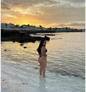 745093142: Chica busca chico en Ibiza