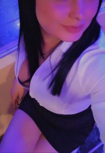 664764606: Chica busca chico en Barcelona