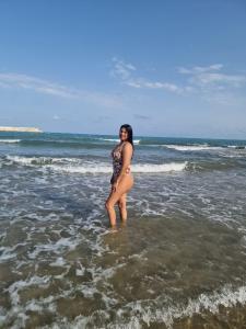 663045814: Chica busca chico en Gerona