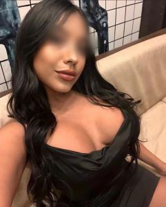 607078269: Chica busca chico en Sevilla