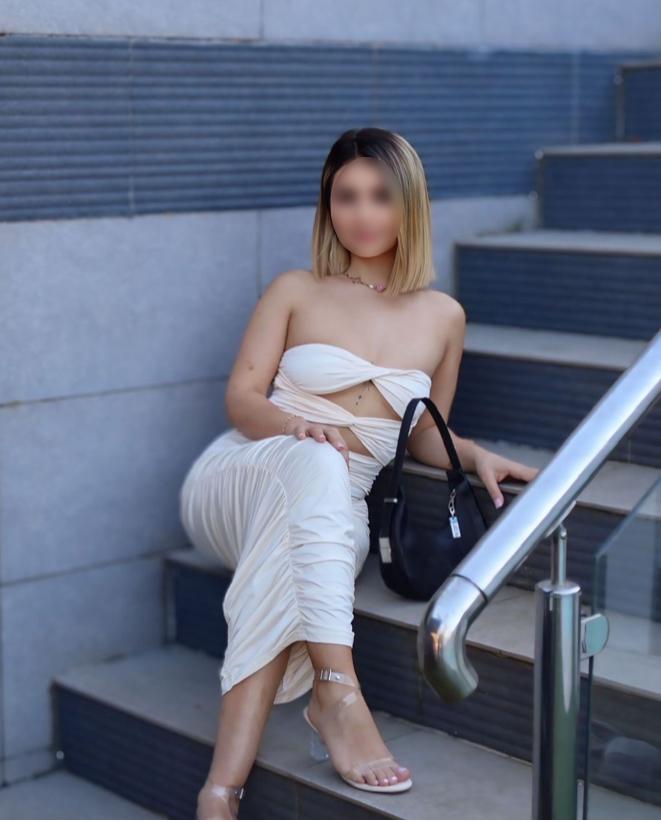 Chica busca chico en Granada: Chica busca chico