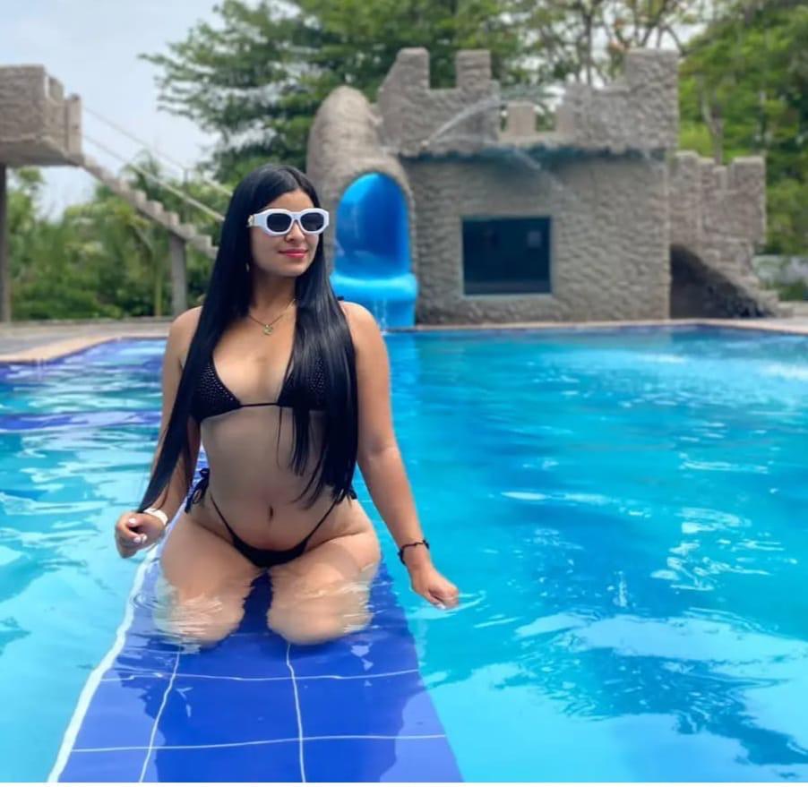745093149: Chica busca chico en Ibiza