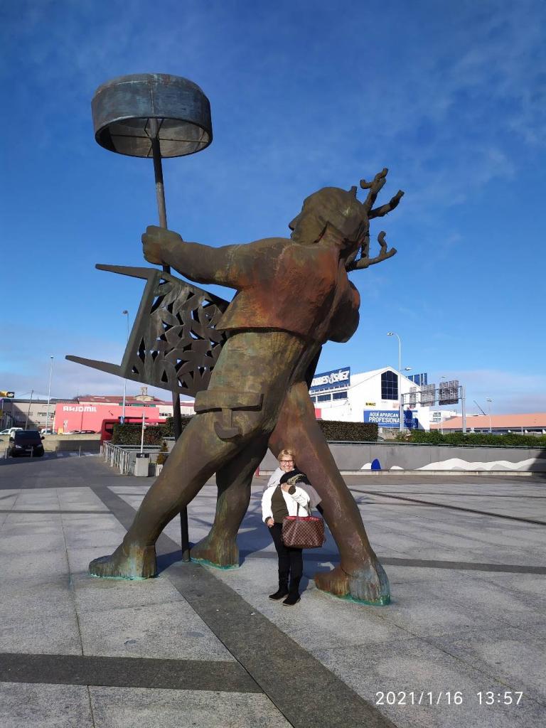 617567151: Chica busca chico en La Coruña