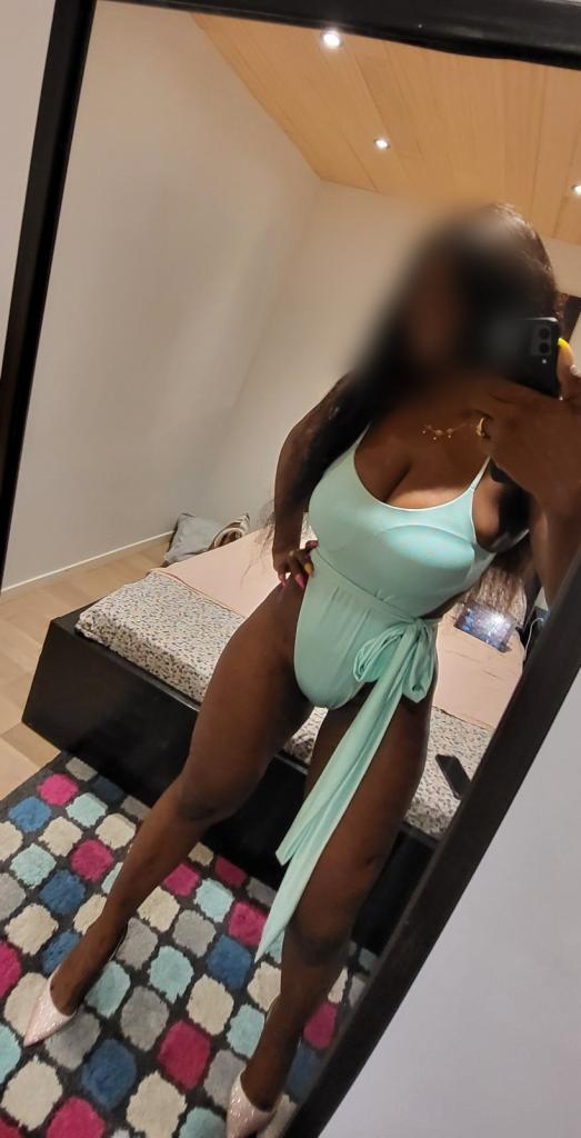 Chica busca chico en Cantabria: Chica busca chico