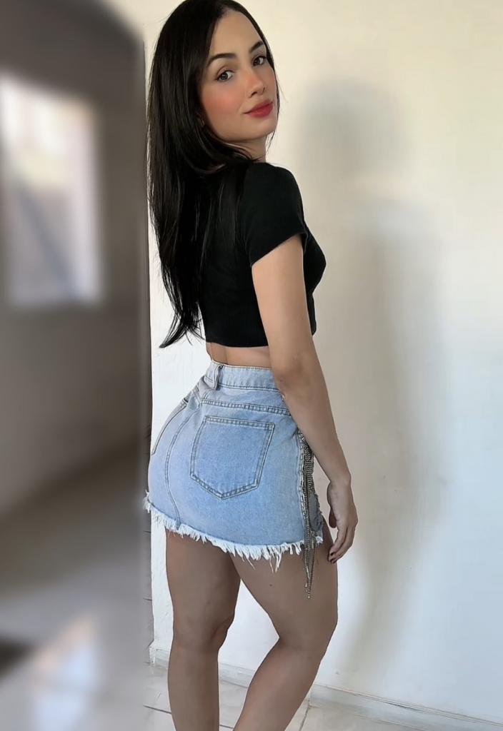 Chica busca chico en Ibiza: 