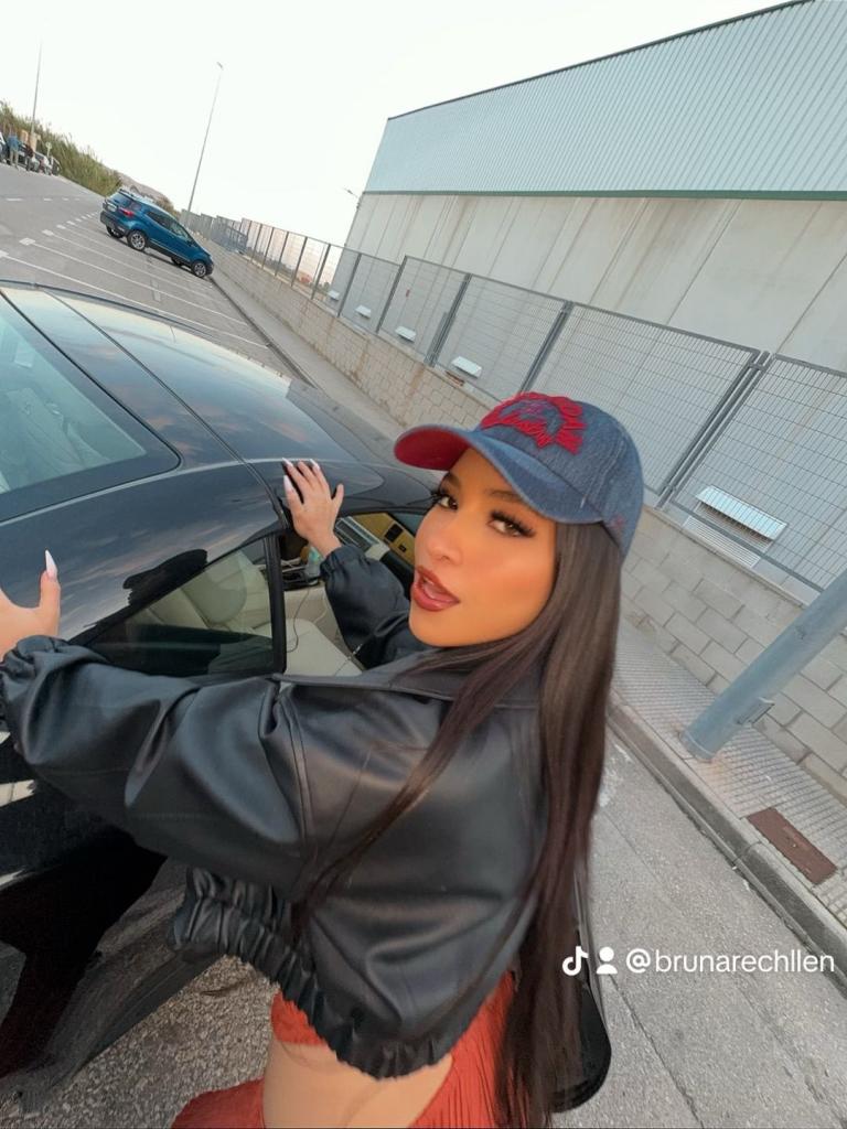 612207455: Chica busca chico en Ibiza