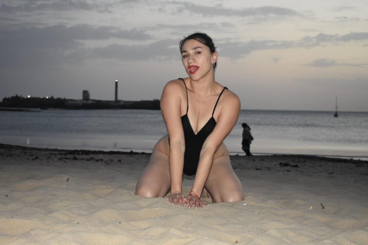 Chica busca chico en Cádiz: 