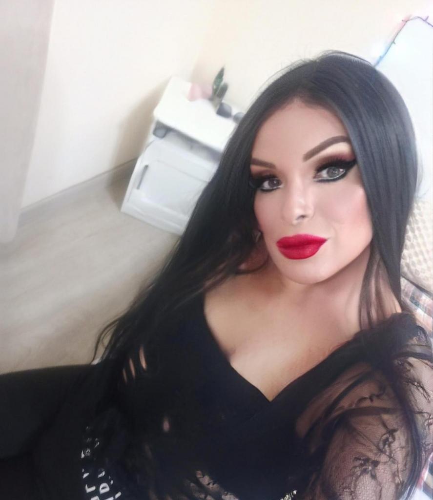 613773924: Transexual en La Coruña