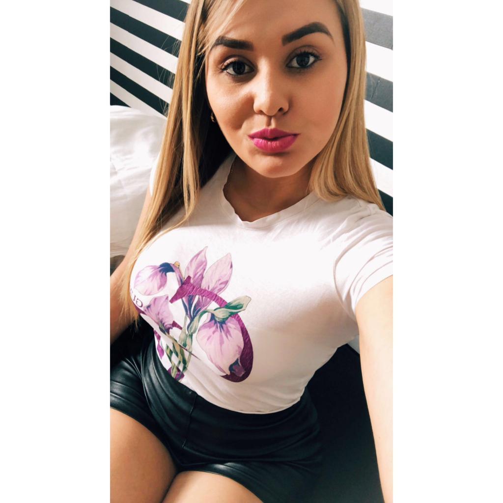 671134267: Chica busca chico en Sevilla