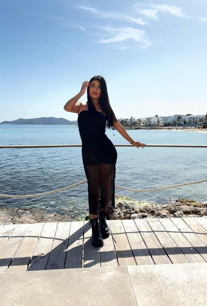 Chica busca chico en Ibiza: 