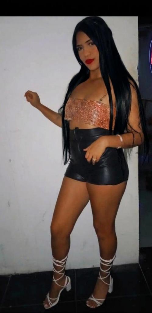 Chica busca chico en Ibiza: Chica busca chico