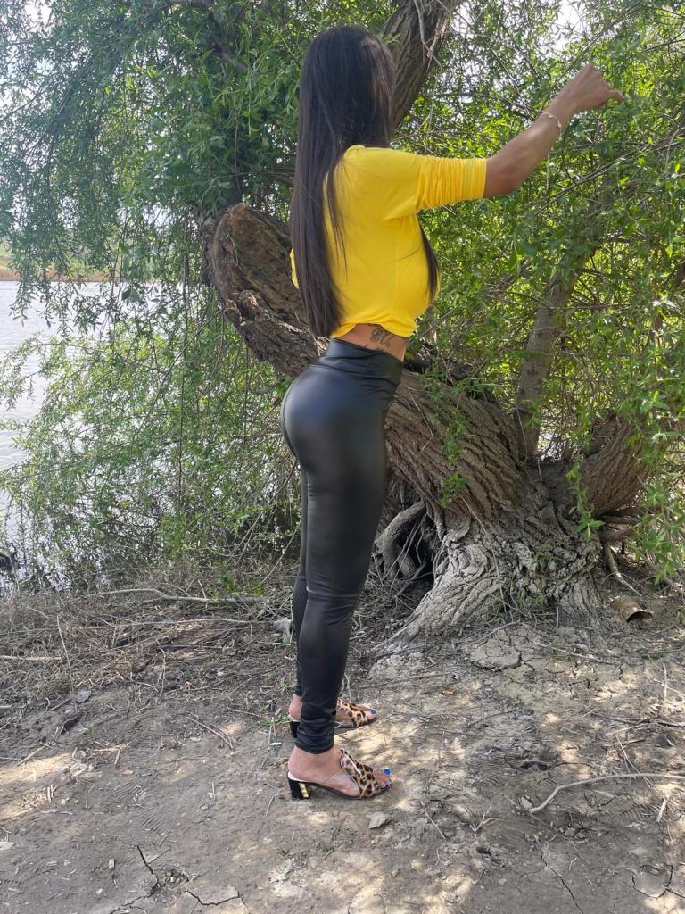 Chica busca chico en Cádiz: 